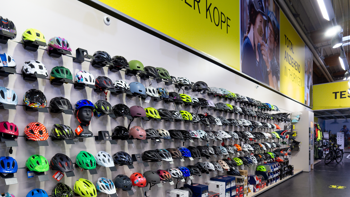 Helmsortiment in der Lucky Bike Filiale Erfurt