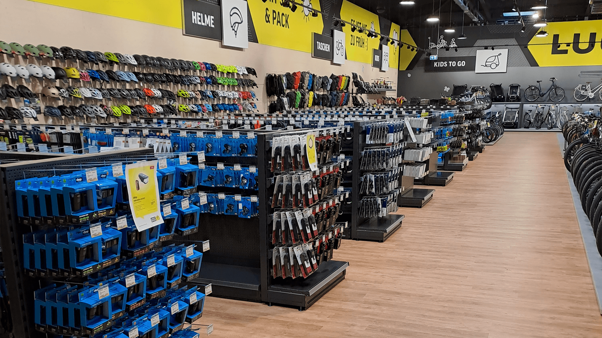 Helm- und Zubehörsortiment in der Lucky Bike Filiale Hildesheim