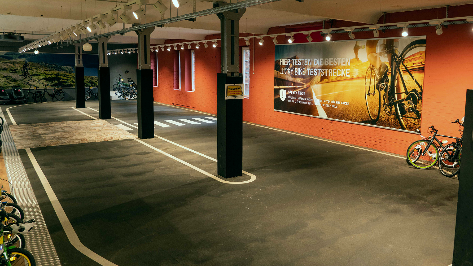 Teststrecke in der Lucky Bike Filiale Chemnitz