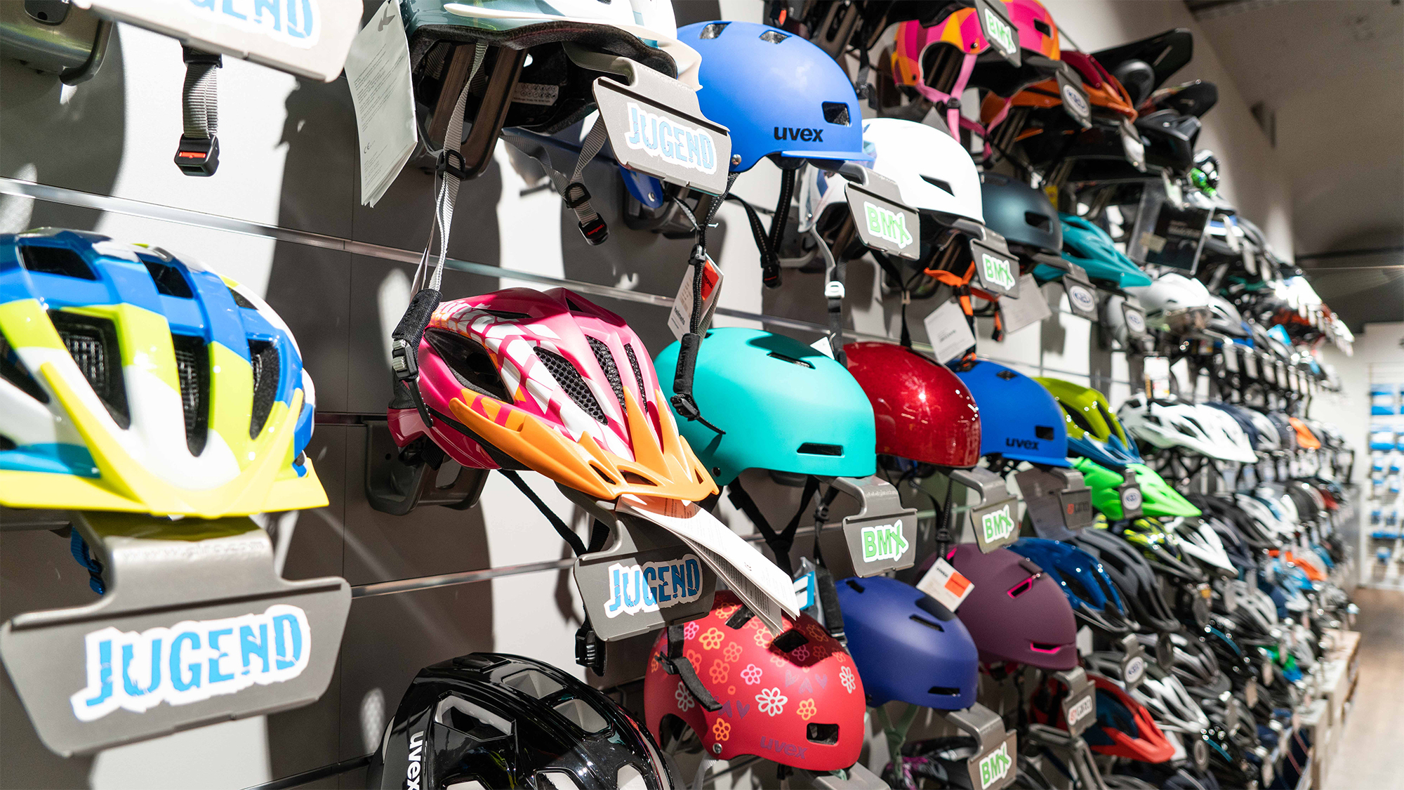 Helmsortiment in der Lucky Bike Filiale Chemnitz