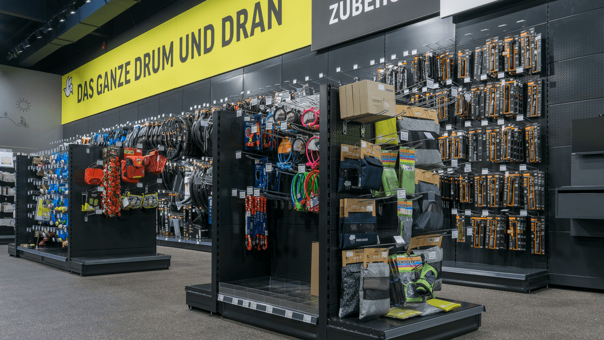 Zubehörsortiment in der Lucky Bike Filiale Kassel