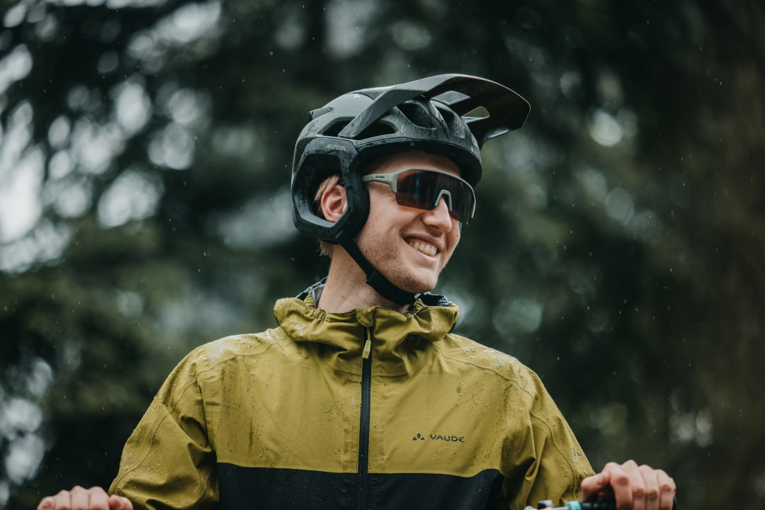 Helme und Brillen von Alpina