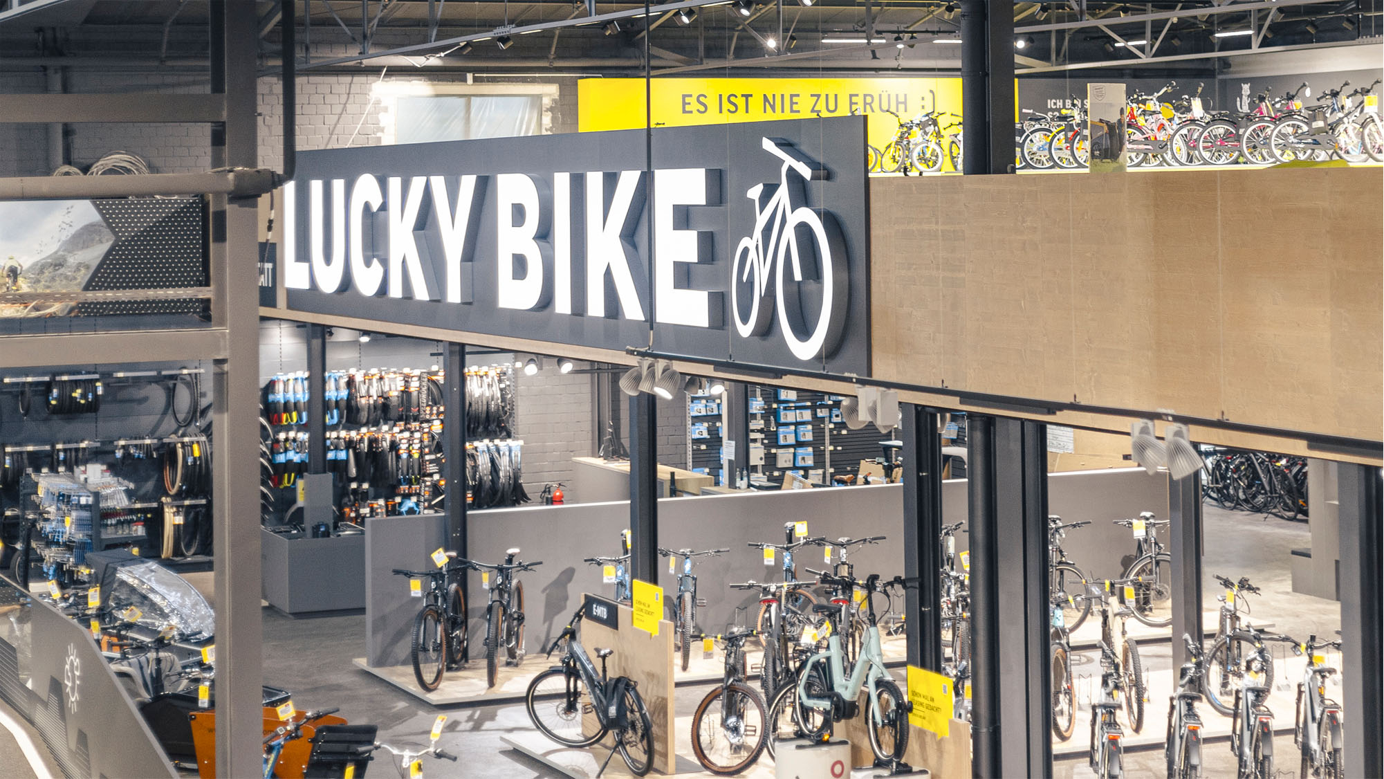 Zwei Etagen in der Lucky Bike Filiale München Nord