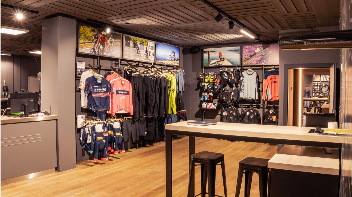 Bekleidungsartikel im Premium Store Bielefeld