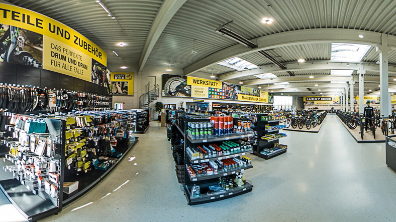Zubehörsortiment in der Lucky Bike Filiale Remchingen