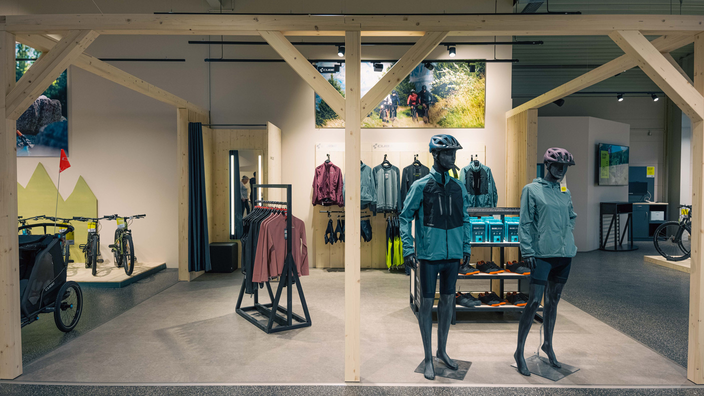 Bekleidungsabteilung im Cube Store Cham powered by Lucky Bike