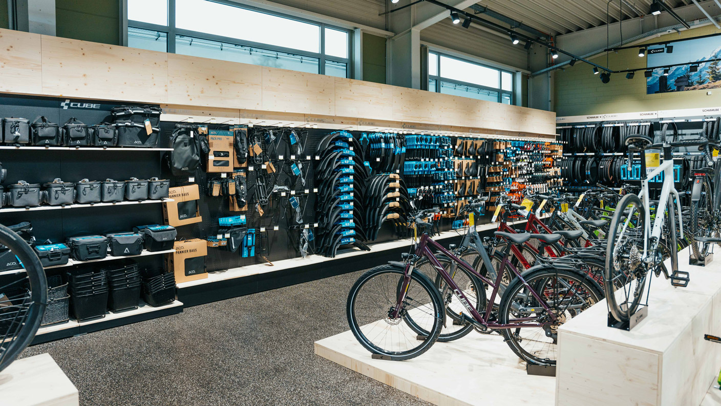 Zubehörsortiment im Cube Store Cham powered by Lucky Bike