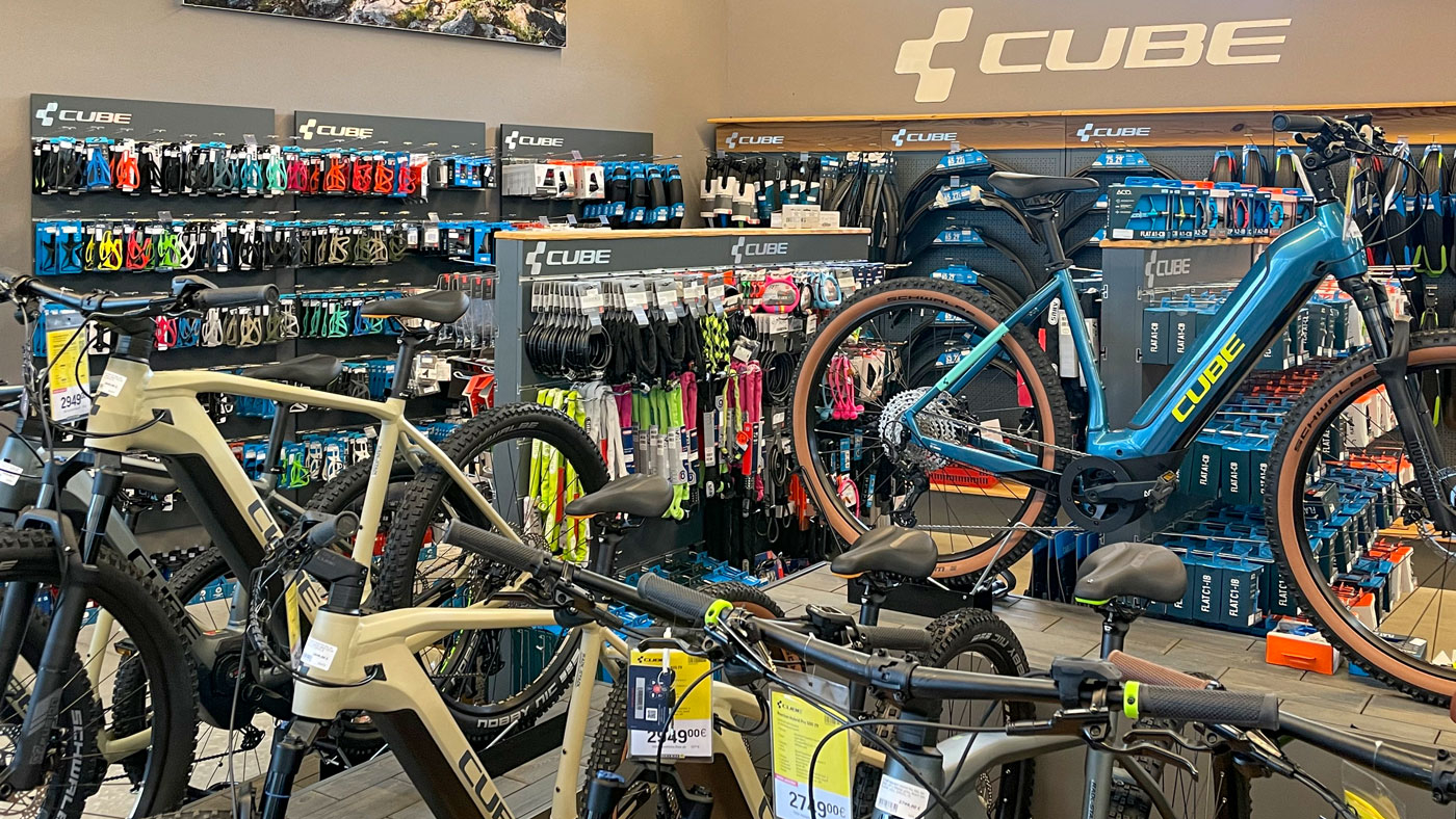 Zubehörsortiment im Cube Store Memmingen powered by Lucky Bike