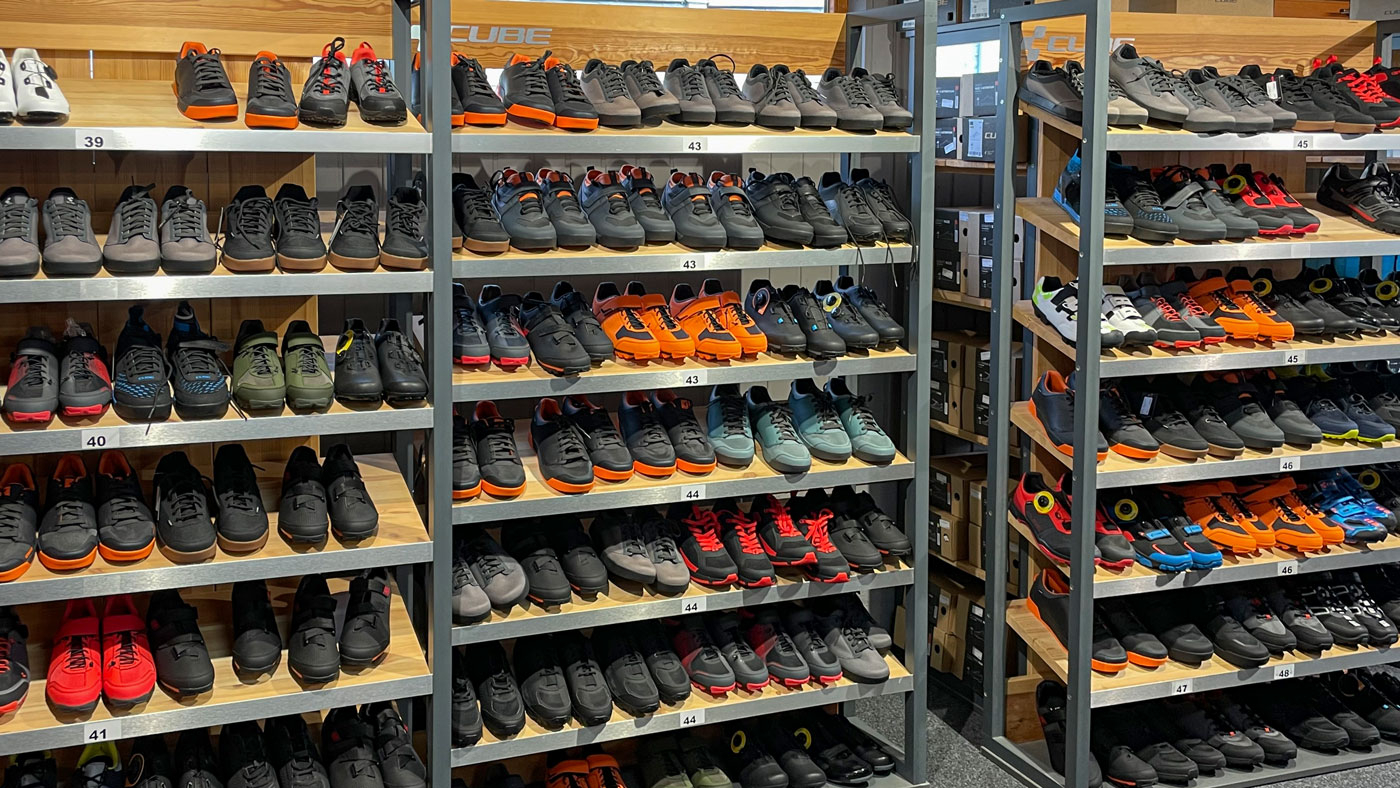 Radschuhe im Cube Store Memmingen powered by Lucky Bike