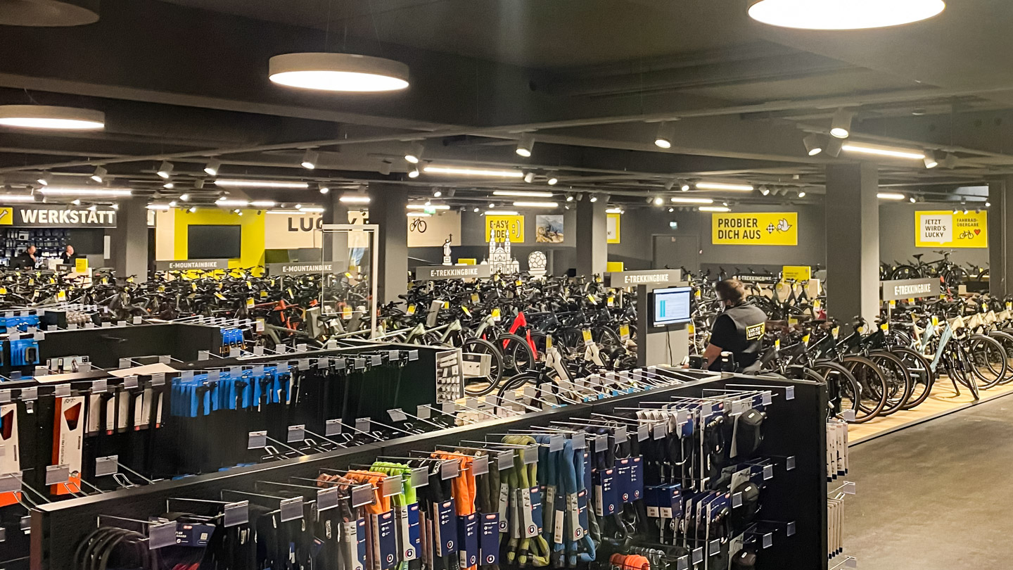 Zubehörsortiment in der Lucky Bike Filiale Fulda