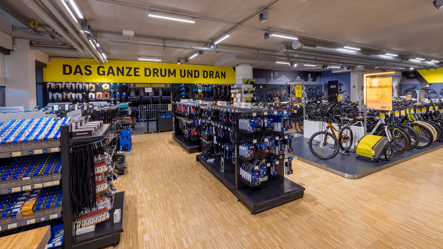 Zubehörsortiment in der Lucky Bike Filiale Düsseldorf