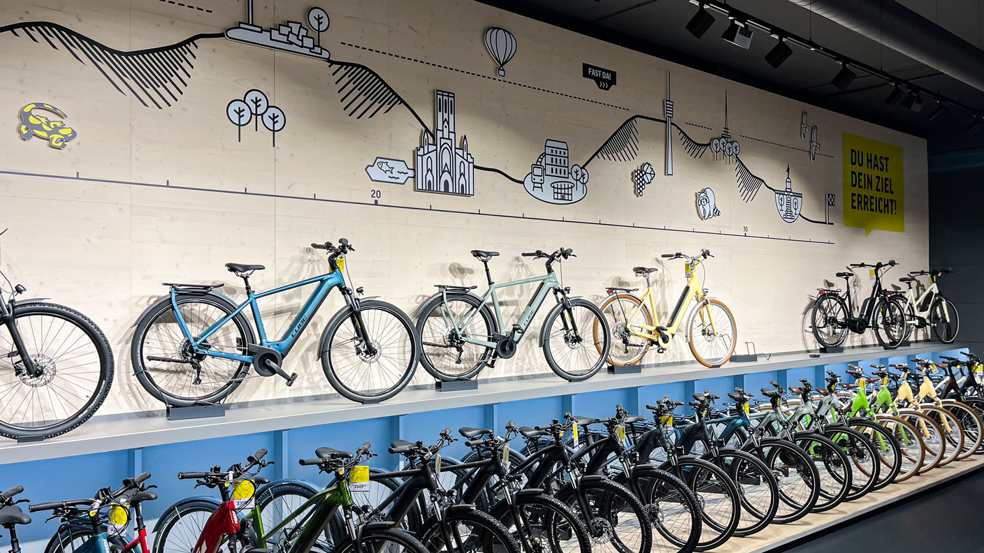 Innenansicht mit Lokalbezug in der Lucky Bike Filiale Stuttgart