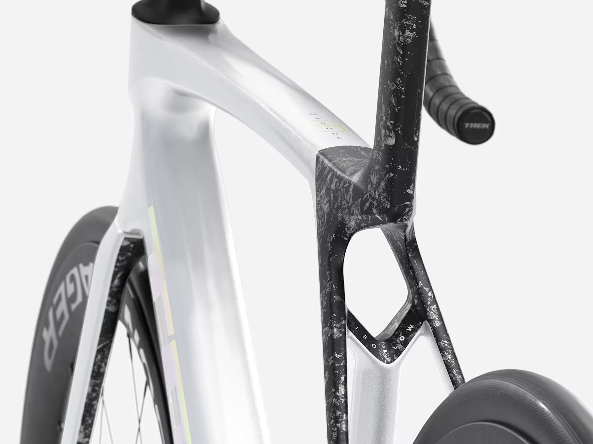 Trek Madone SL 7 2026 ML | gloss crystal white/matte deep smoke