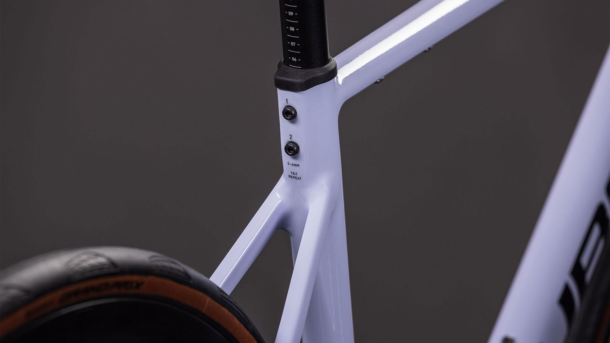 Cube Attain Race 2026 60 cm | cyclamen´n´black