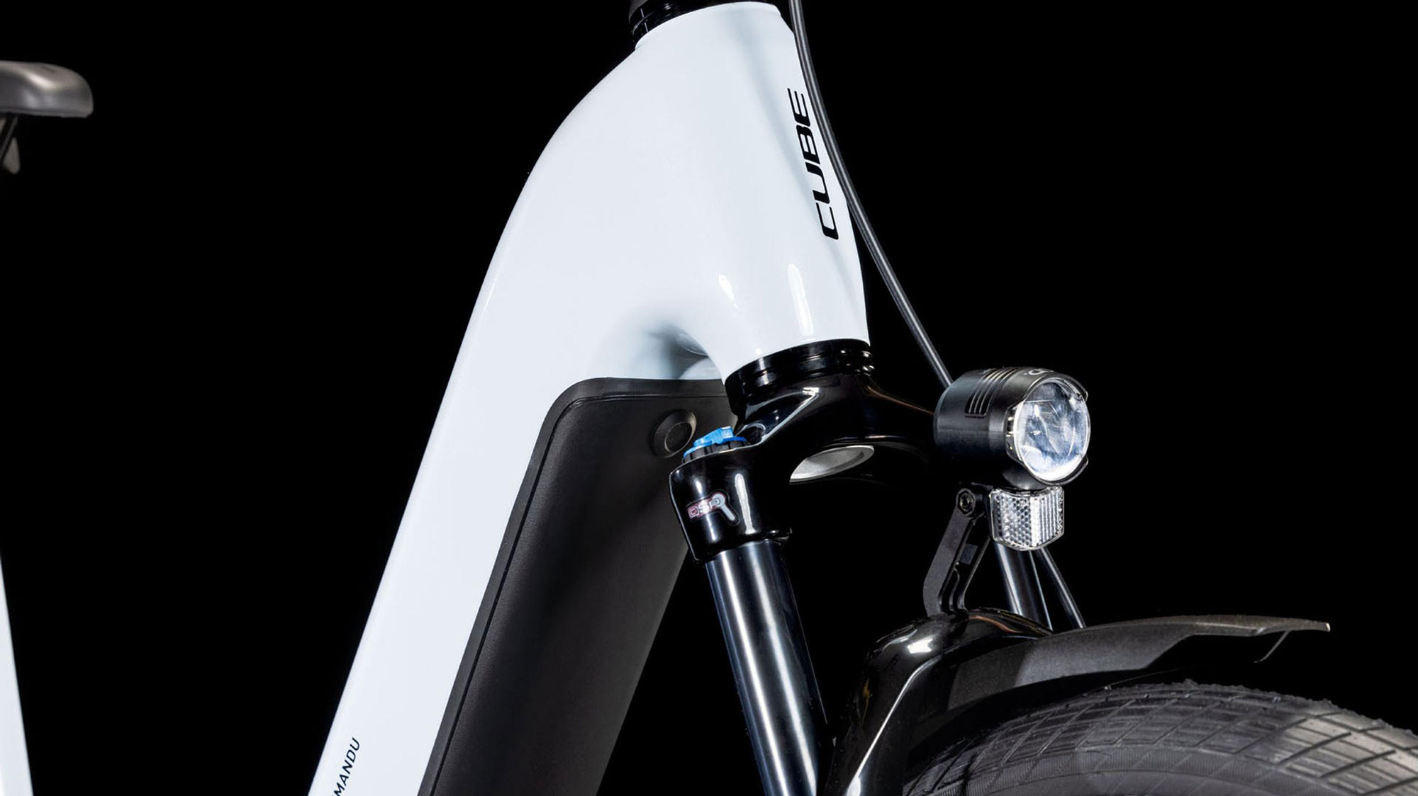 Cube Kathmandu Hybrid ONE 800 Wave 2025 62 cm | polarwhite´n´black