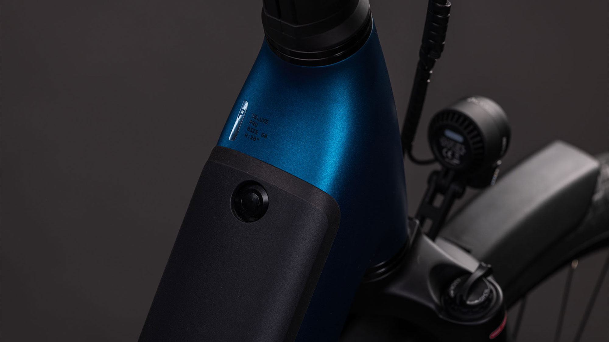 Cube Supreme Hybrid Deluxe PRO 600 Wave 2026 58 cm | electricblue´n´chrome