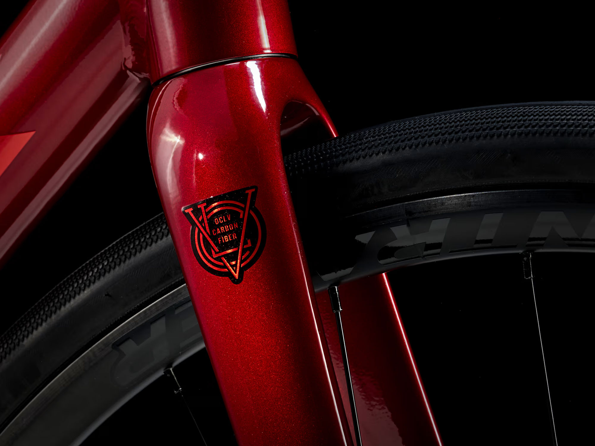 Trek Domane AL 2 Gen 4 2026 61 cm | crimson/dark carmine fade