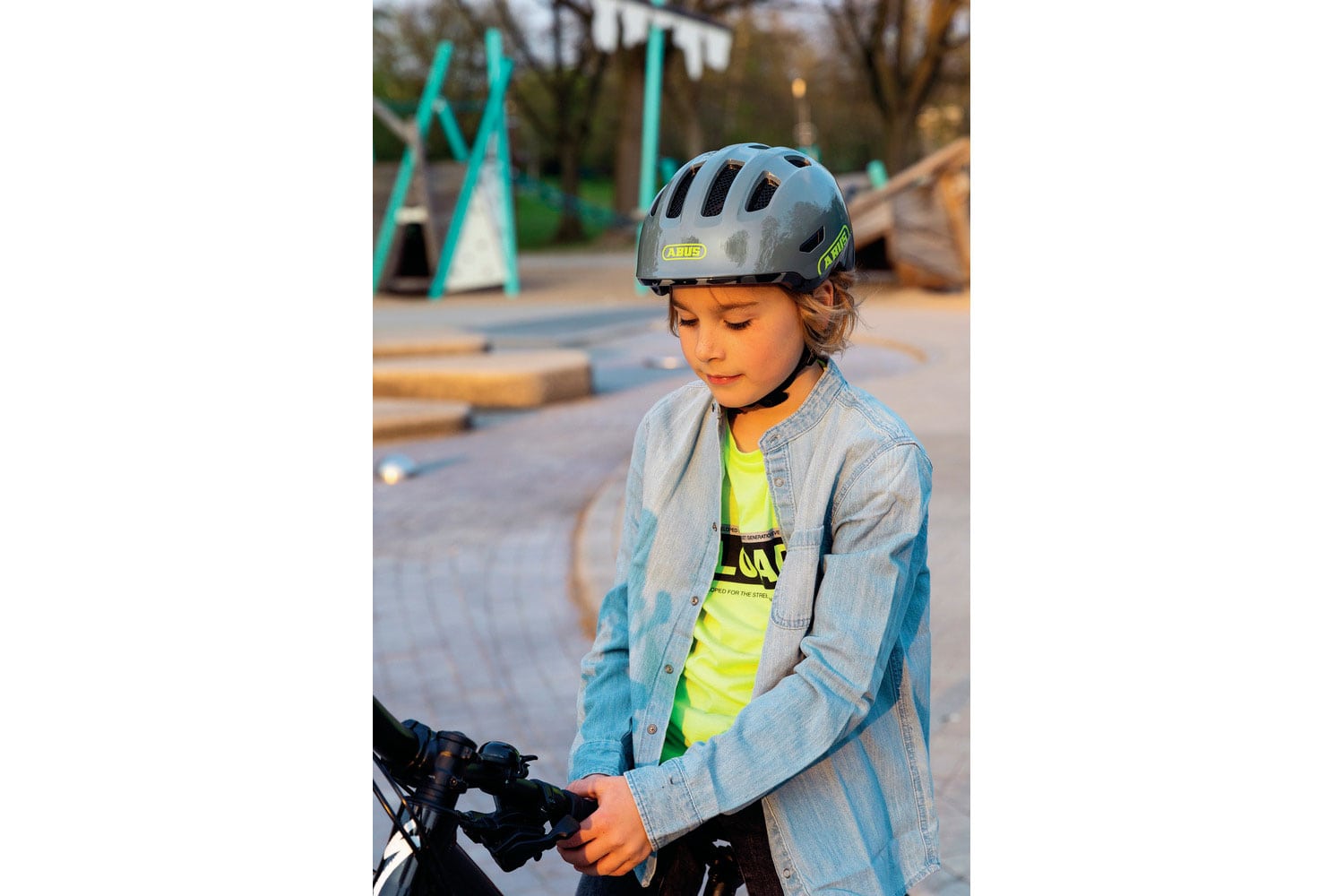 Abus Smiley 3.0 ACE LED Helm 45-50 cm | shiny grey