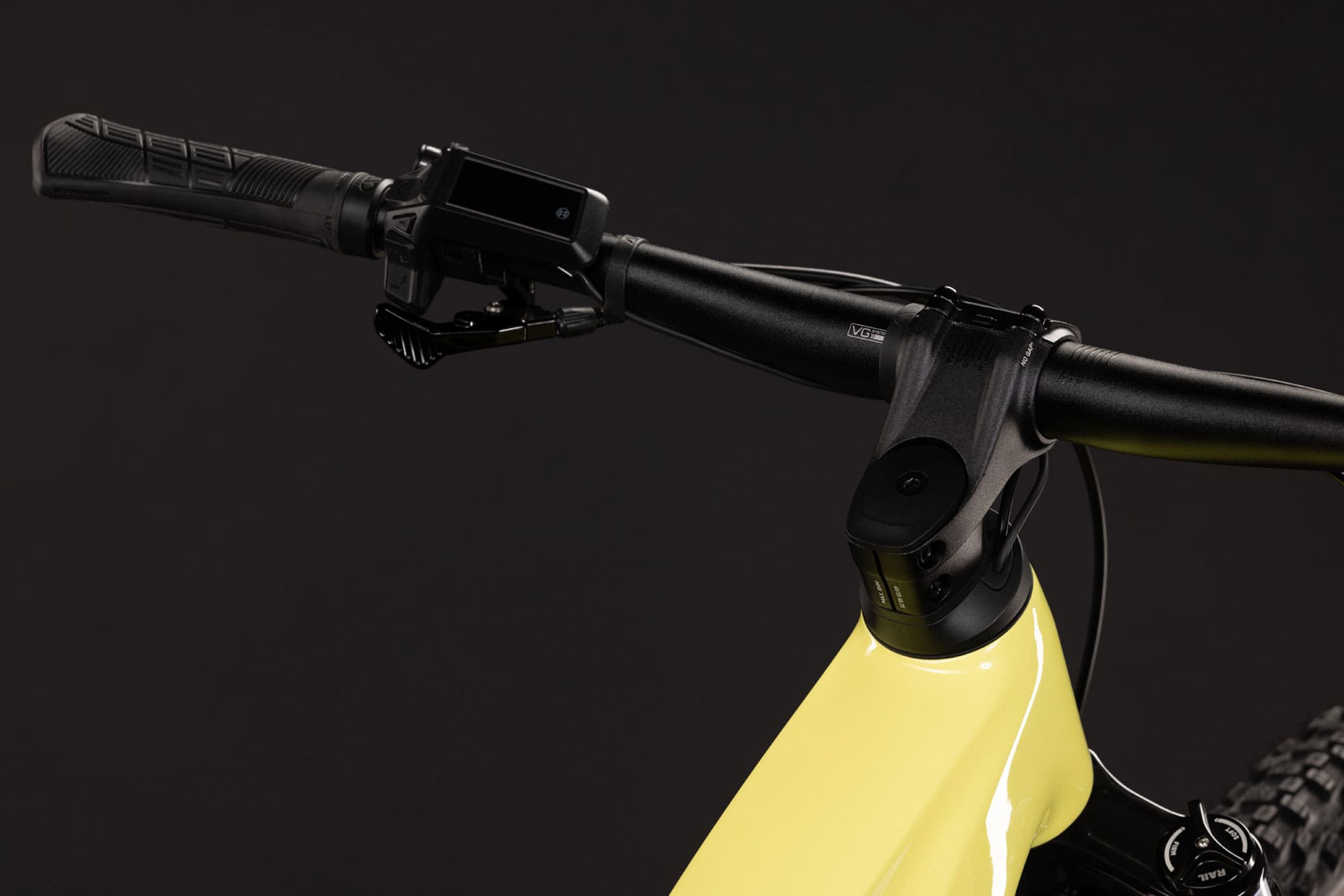 Cube Reaction Hybrid Race 800 2027 M | bananasplit´n´black