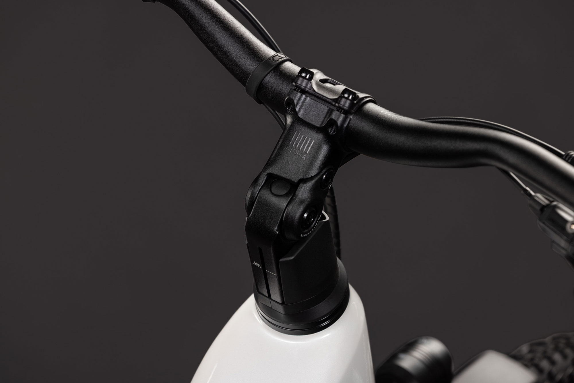 Cube Nuride Hybrid Performance 720 Wave 2027 58 cm | metallicwhite´n´grey
