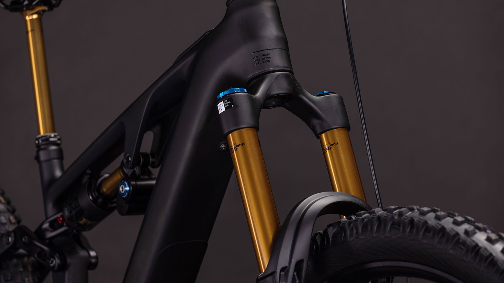 Cube AMS Hybrid ONE77 C:62 AT 600X 2026 M | carbon´n´gold