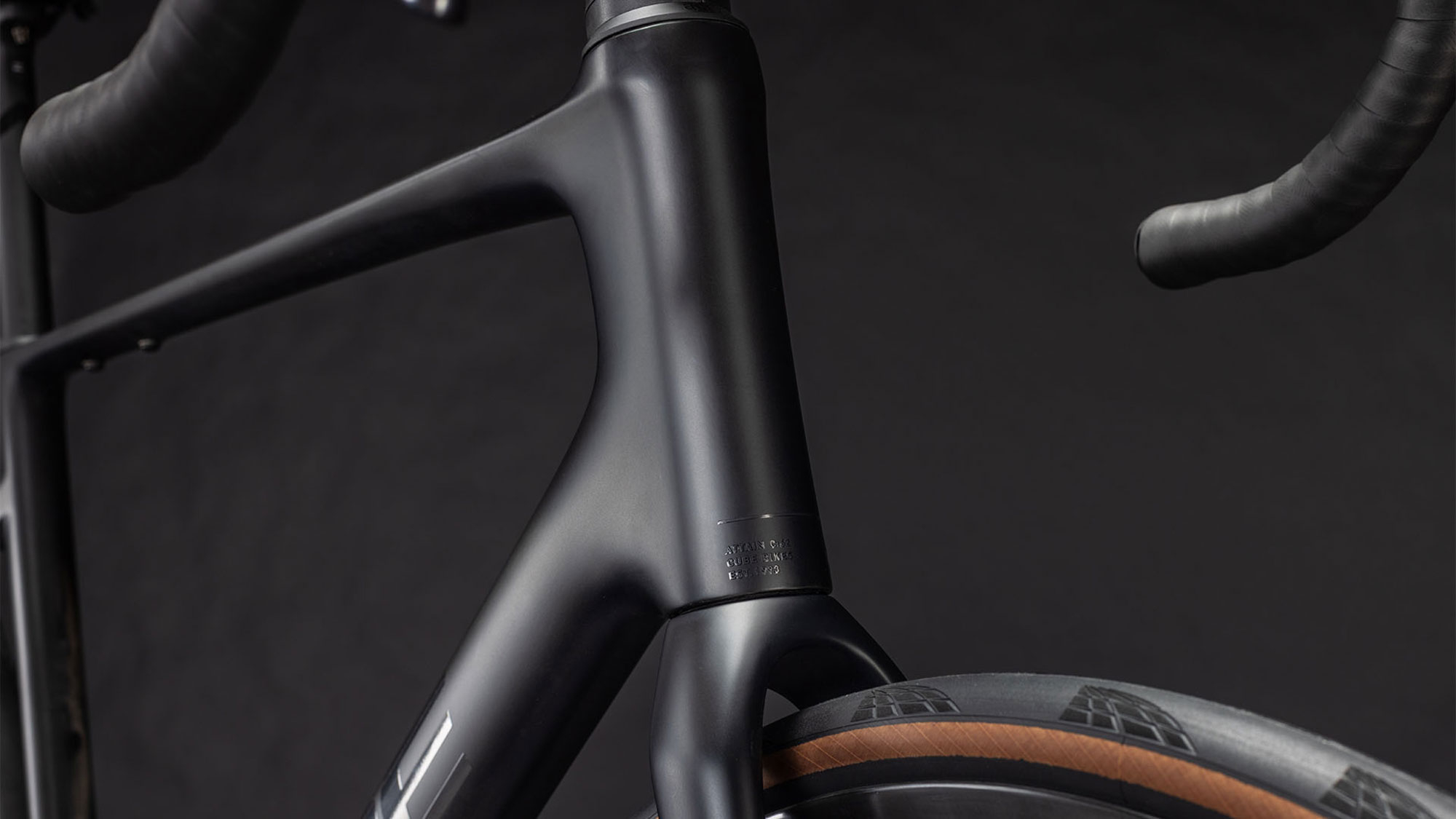 Cube Attain C:62 SLT 2026 58 cm | carbon´n´coalchrome