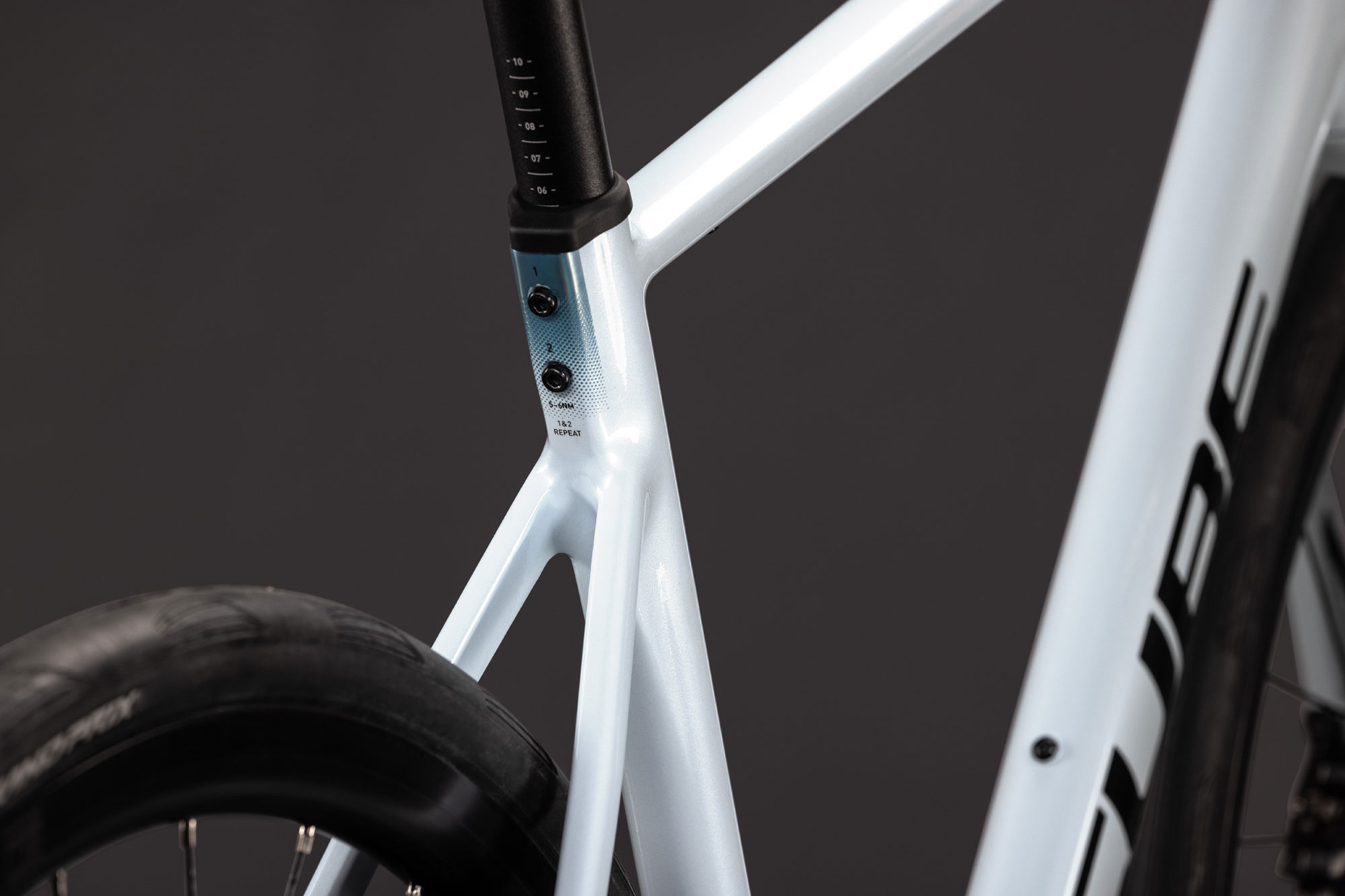 Cube Attain Race 2027 58 cm | glacier´n´black