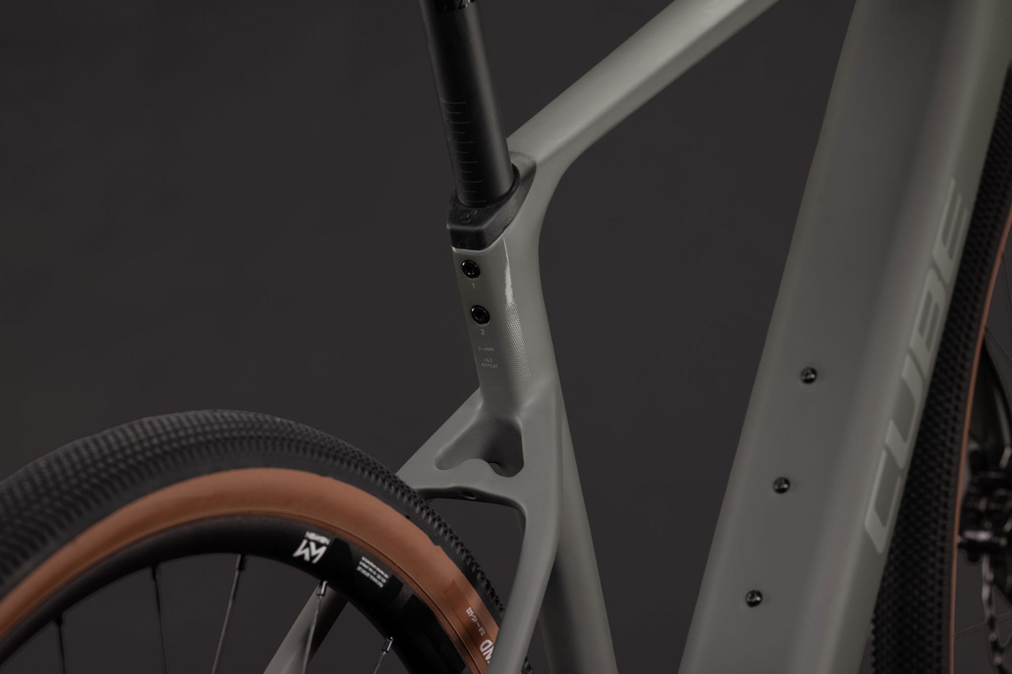 Cube Nuroad Hybrid C:62 Race 400X 2027 L | oldgrey´n´grey