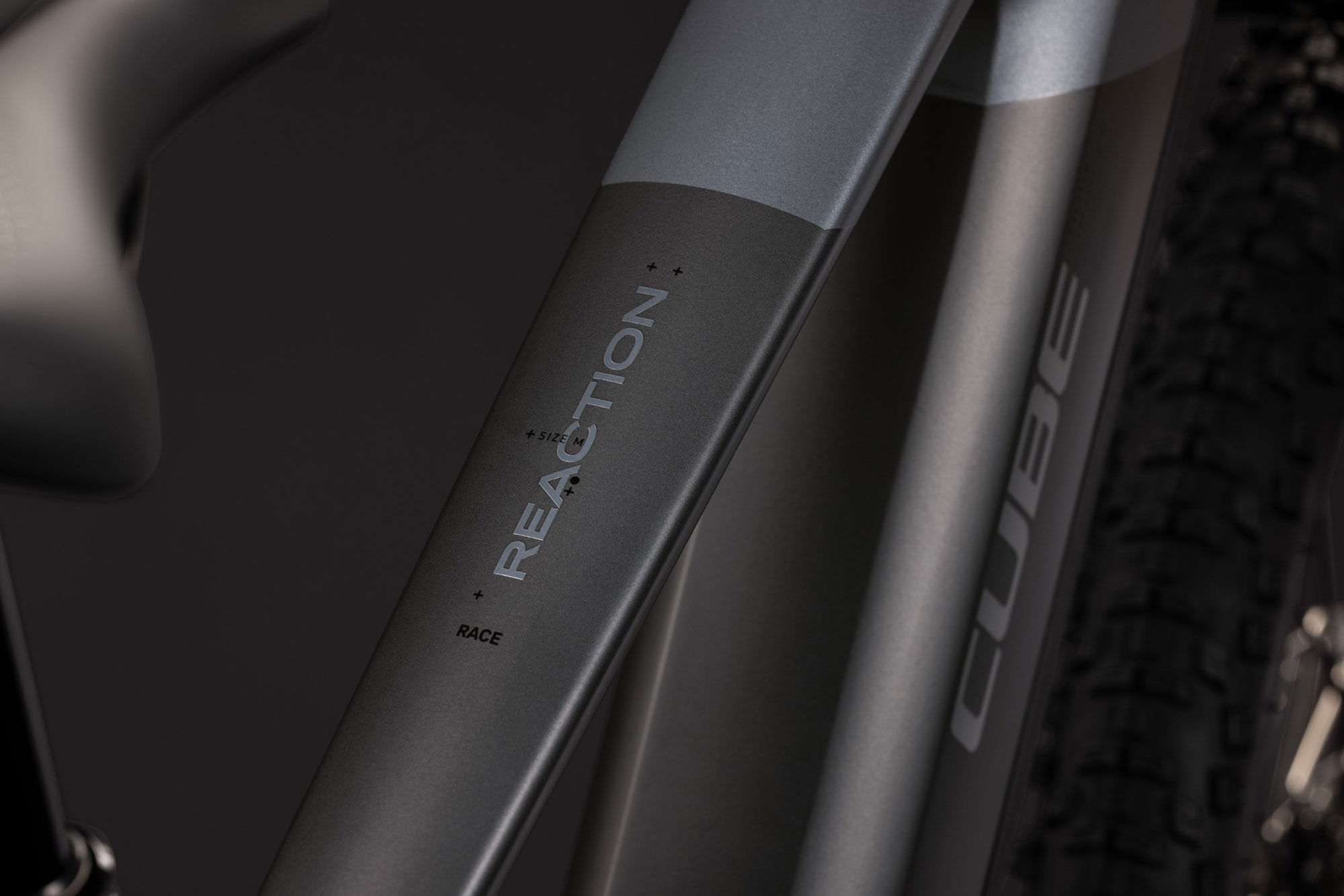 Cube Reaction Hybrid Race 800 2027 L | slabgrey´n´chrome